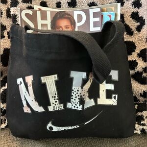 NIKE GRAPHIC TOTE SMALL